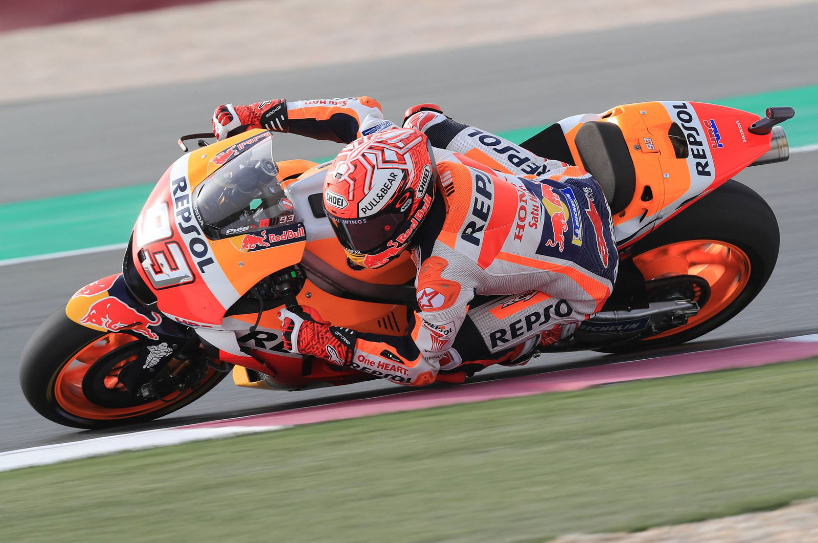 Dovizioso mengalahkan sepak terjang Marquez untuk kemenangan Qatar