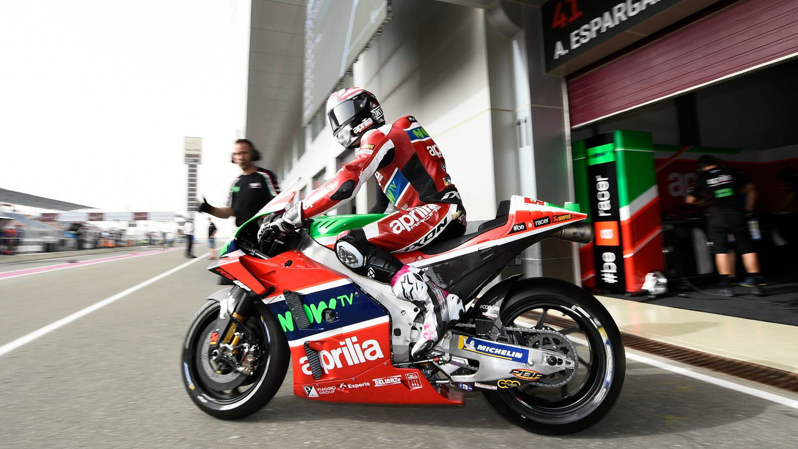 Aprilia akan meluncurkan swingarm serat karbon
