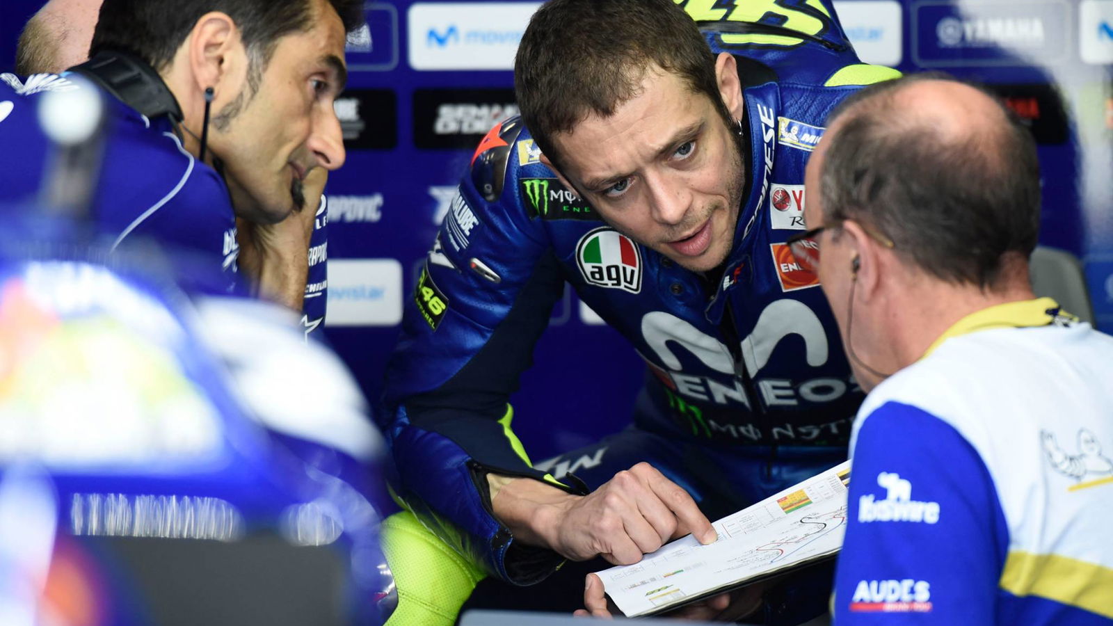 Rossi in 'crisis' after two laps