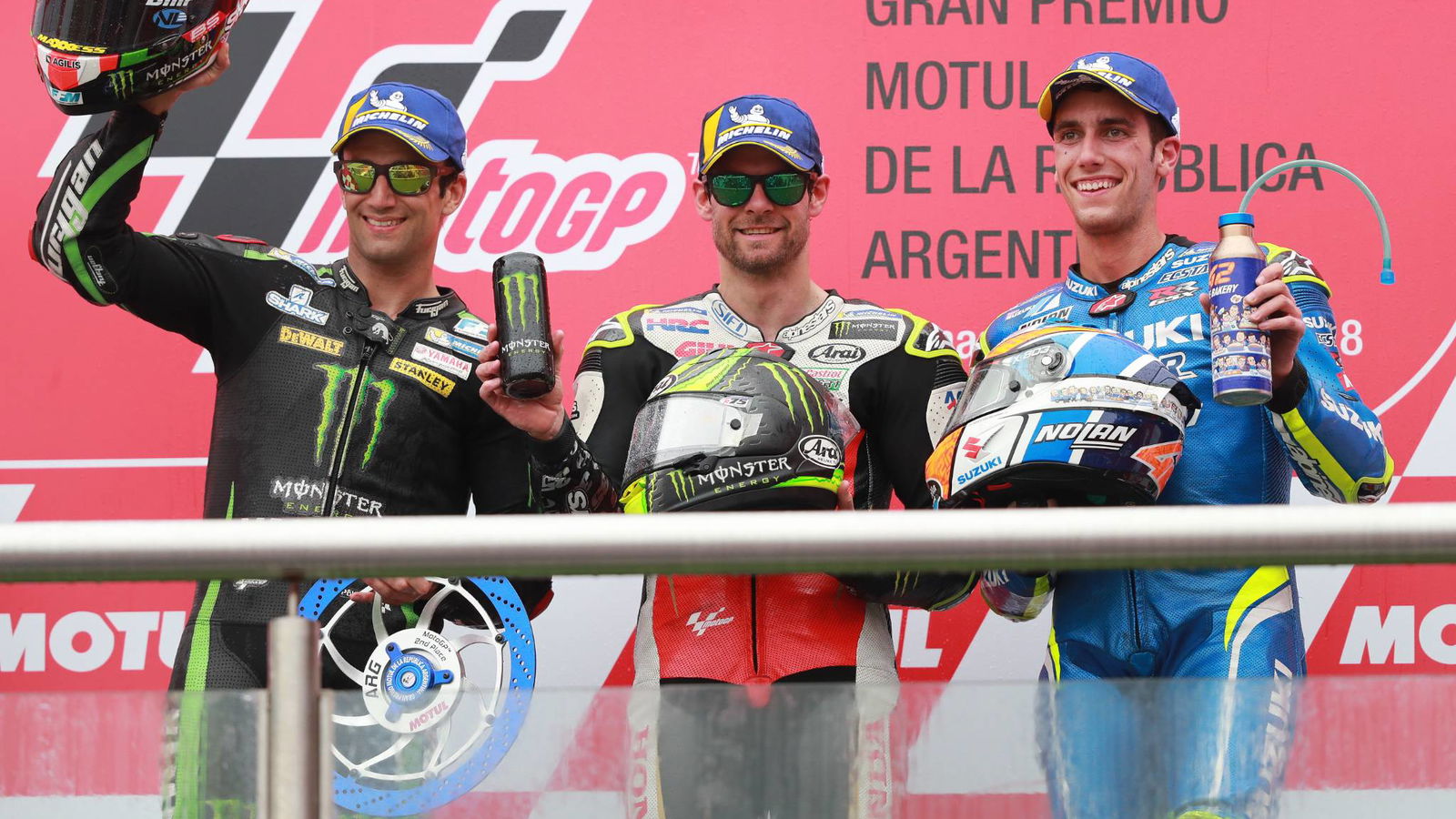 Crutchlow memenangkan GP Argentina yang gila - Marquez, bentrokan Rossi!