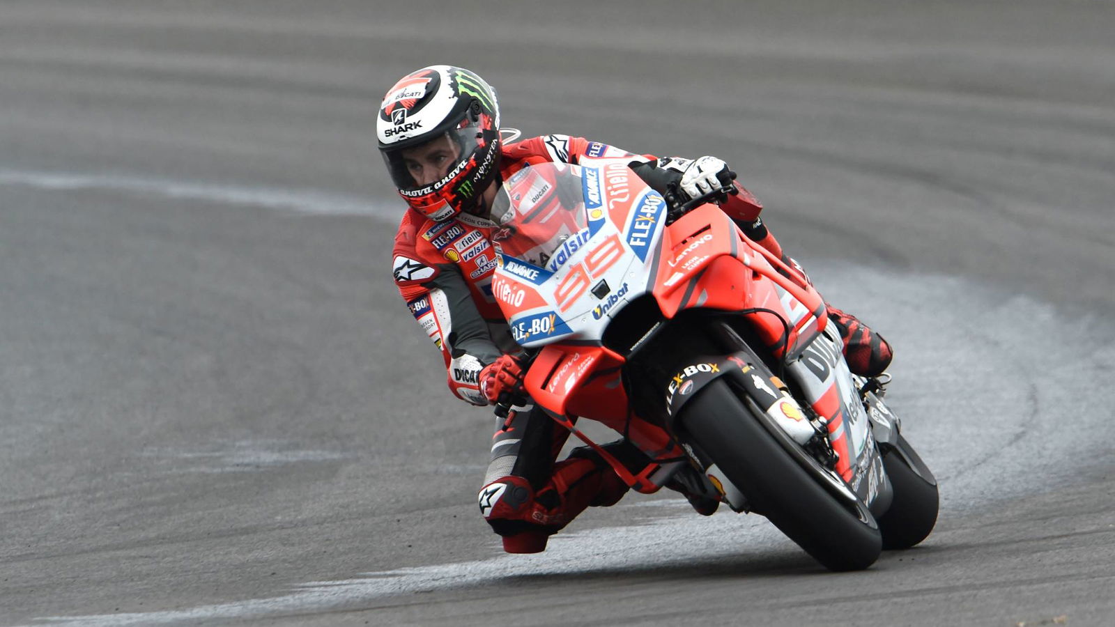 'Saya berkonsentrasi untuk membuat Ducati-Lorenzo bekerja'