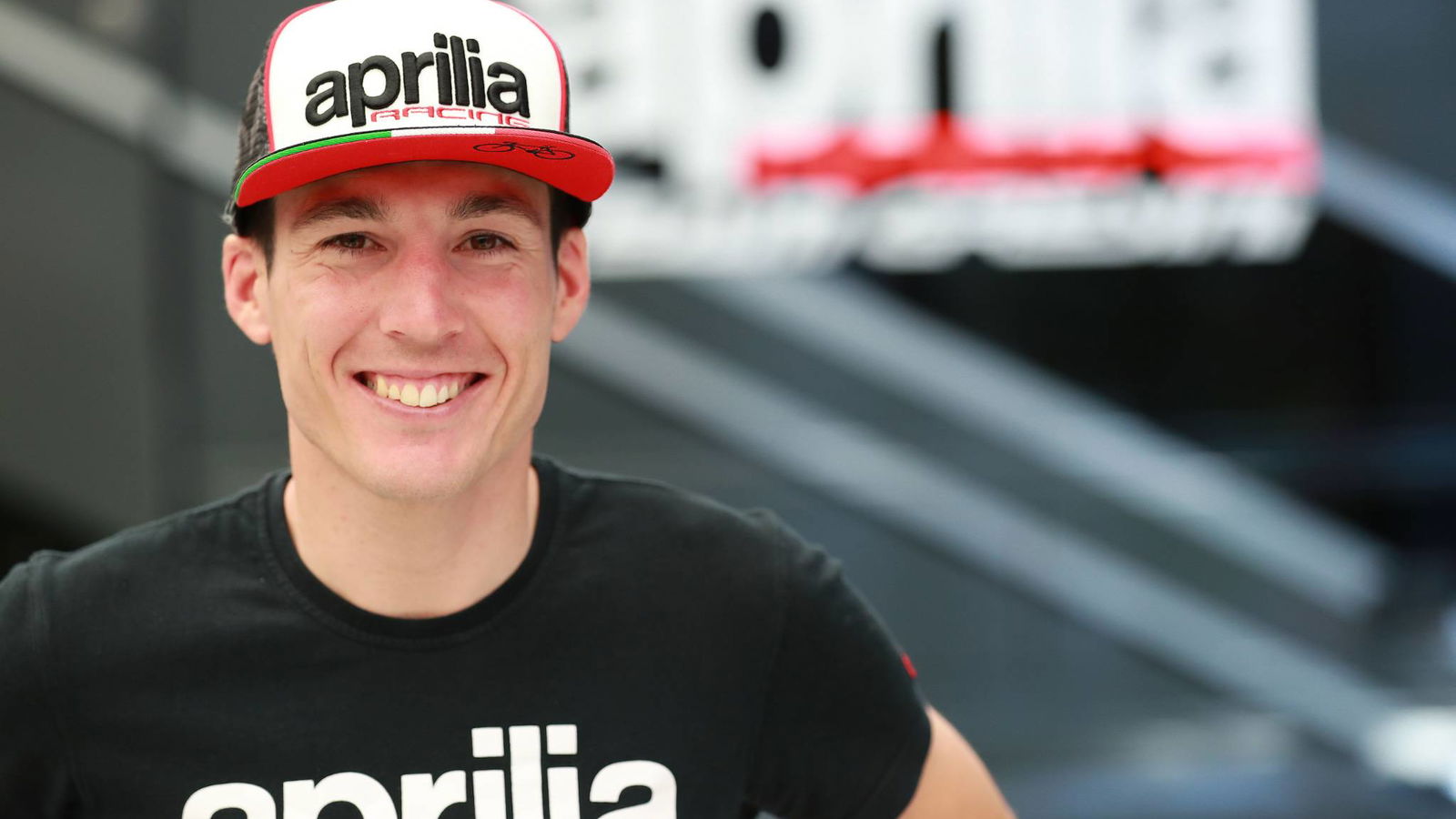 Aleix Espargaro re-signs for Aprilia