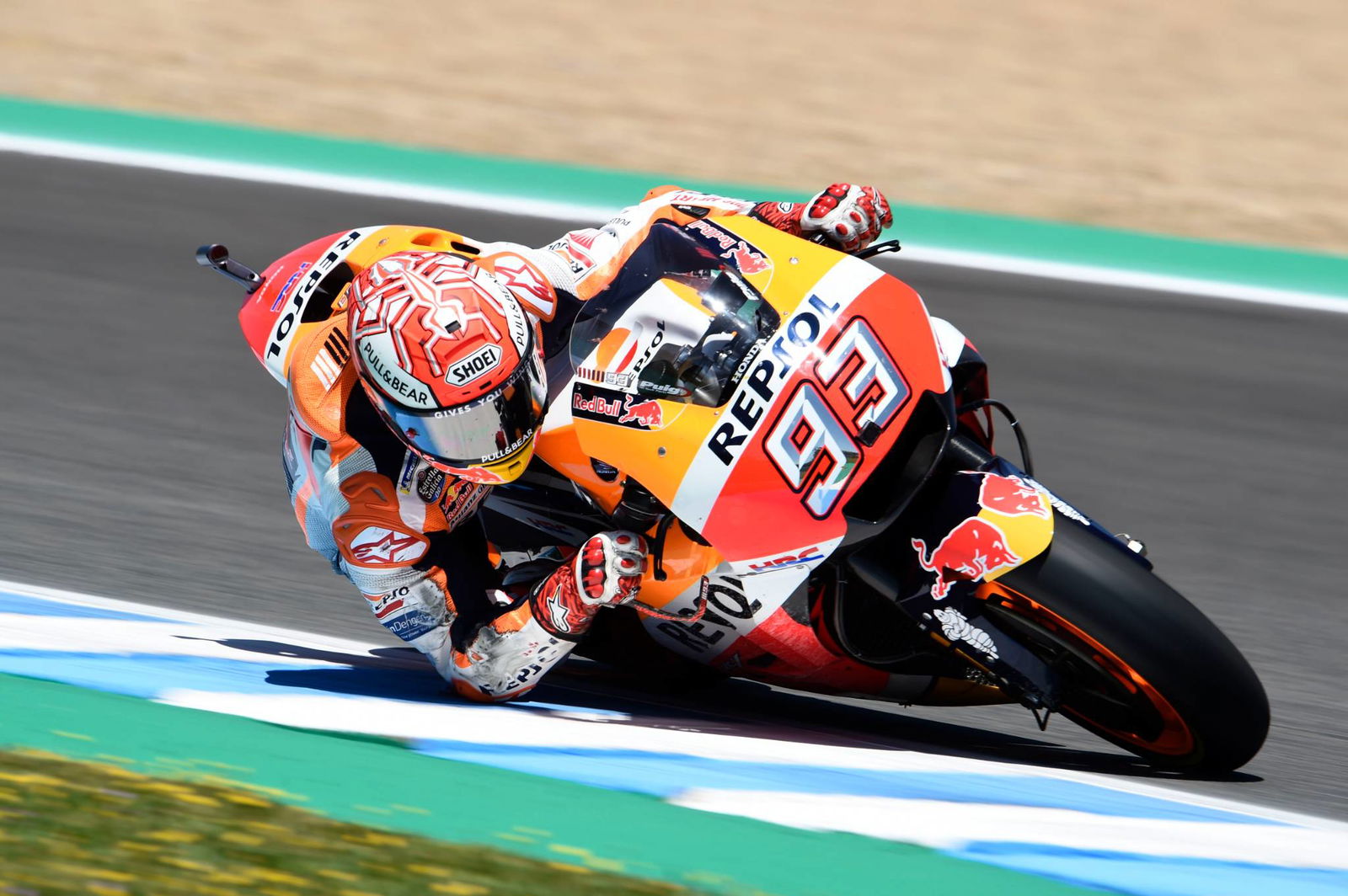 Marquez memudahkan kemenangan Jerez saat Dovi, Lorenzo, dan Pedrosa bentrok