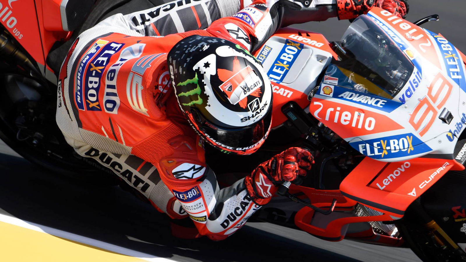 Lorenzo memilih rangka Ducati 