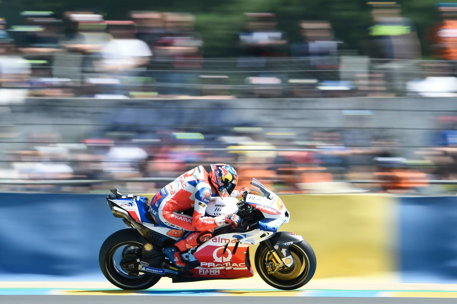 Lorenzo memilih rangka Ducati 