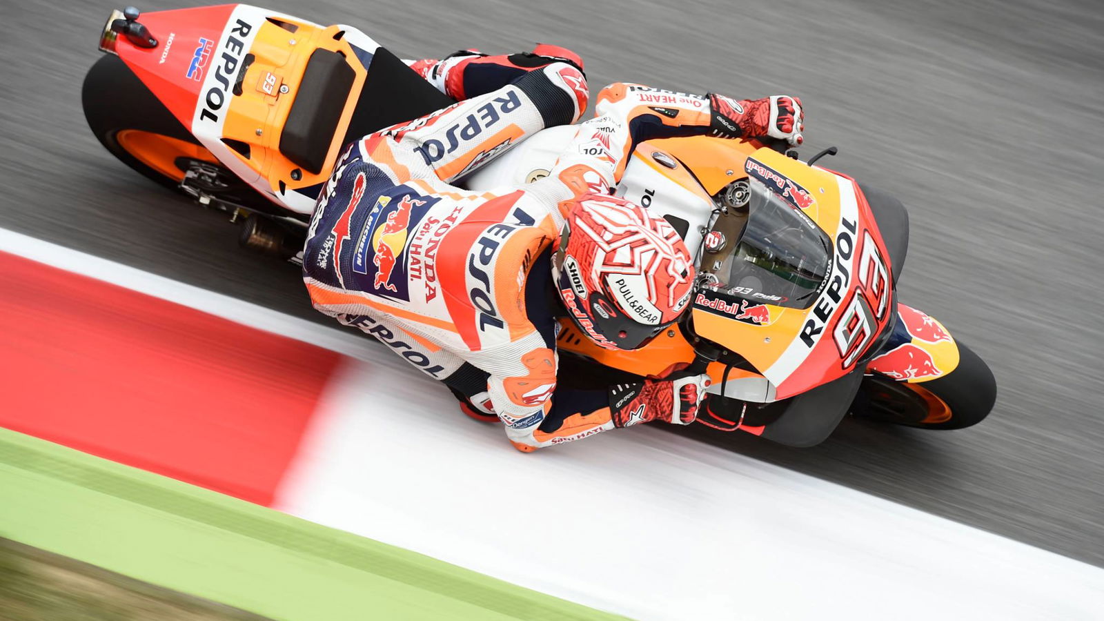 Marquez: Ban depan paling keras terlalu empuk