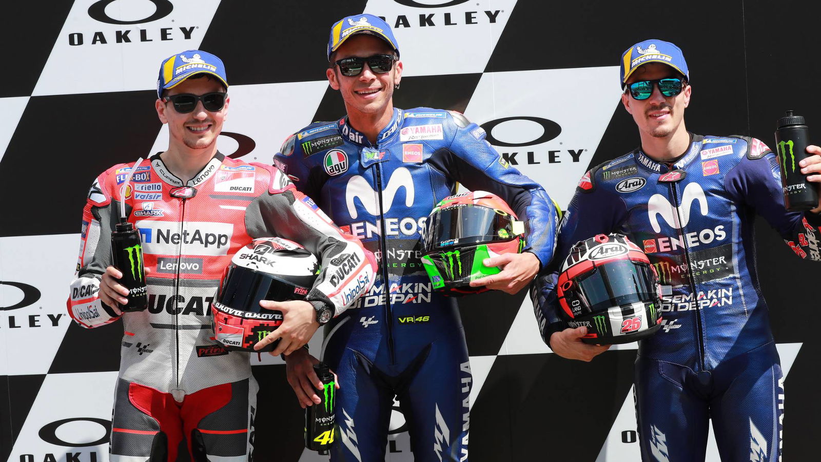Rossi mengalahkan Lorenzo untuk posisi terdepan di Mugello