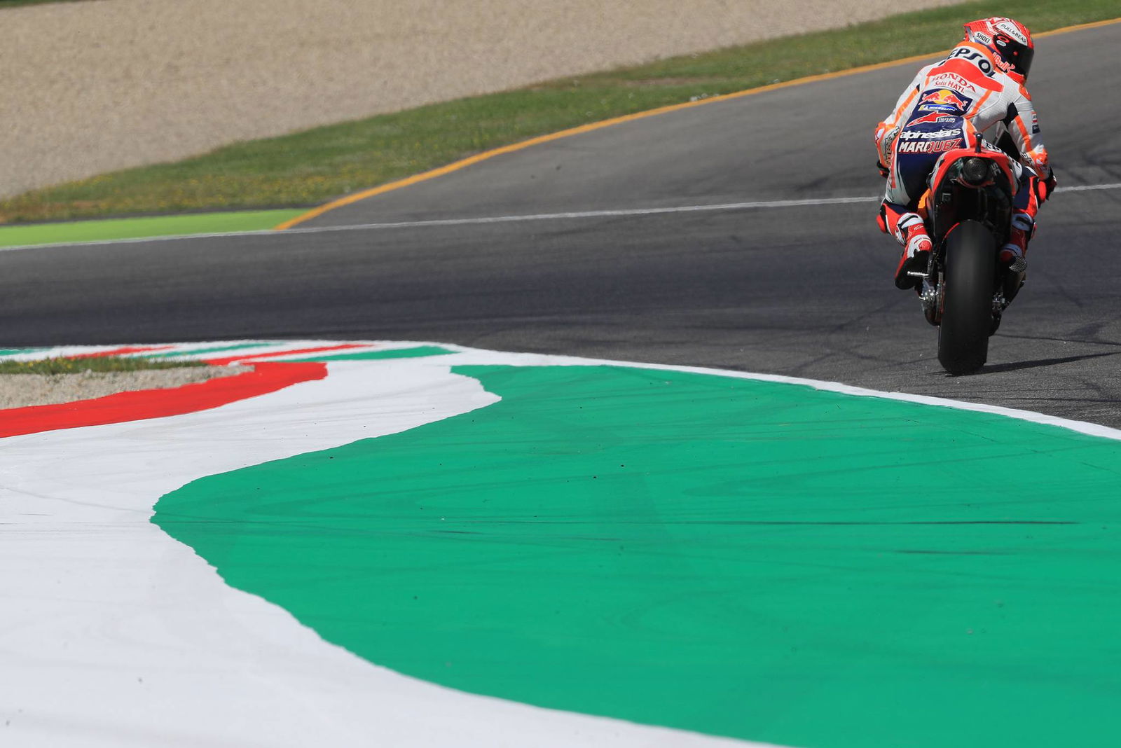 Lorenzo: Kemenangan pertama di Ducati membungkam kritik, tetapi langkah keluar semakin dekat