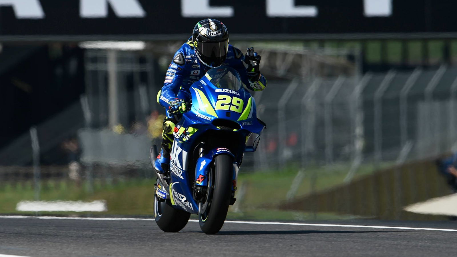 Iannone kembali ke depan dalam pemanasan
