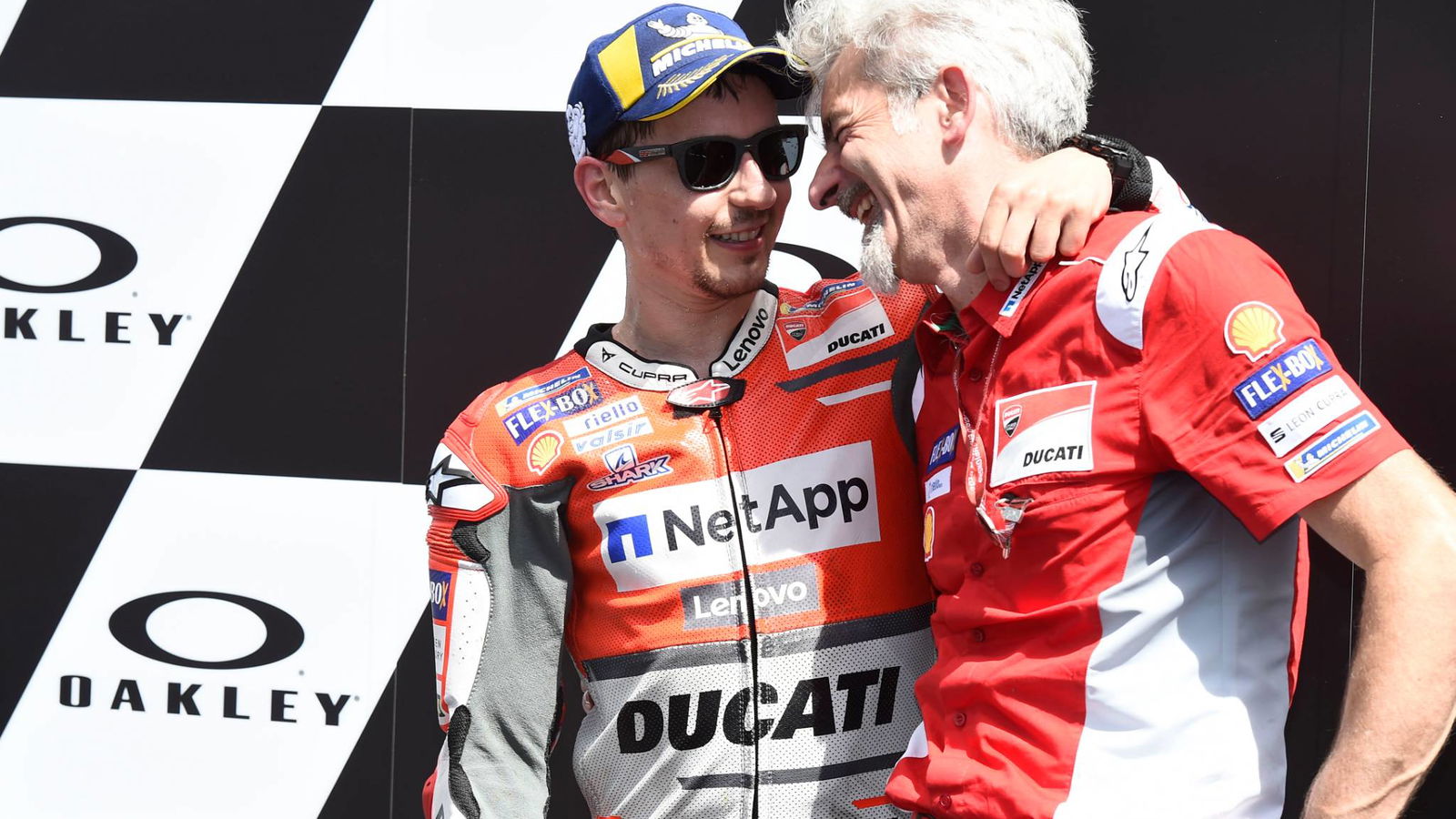 Lorenzo mengecilkan rumor Ducati, tapi ...