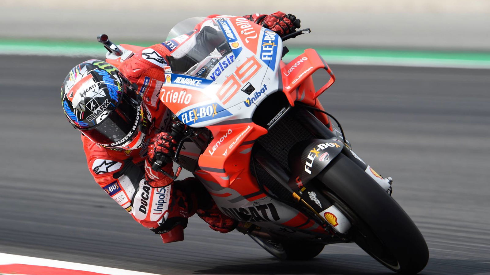 Lorenzo terbang start, mempelajari rahasia Ducati