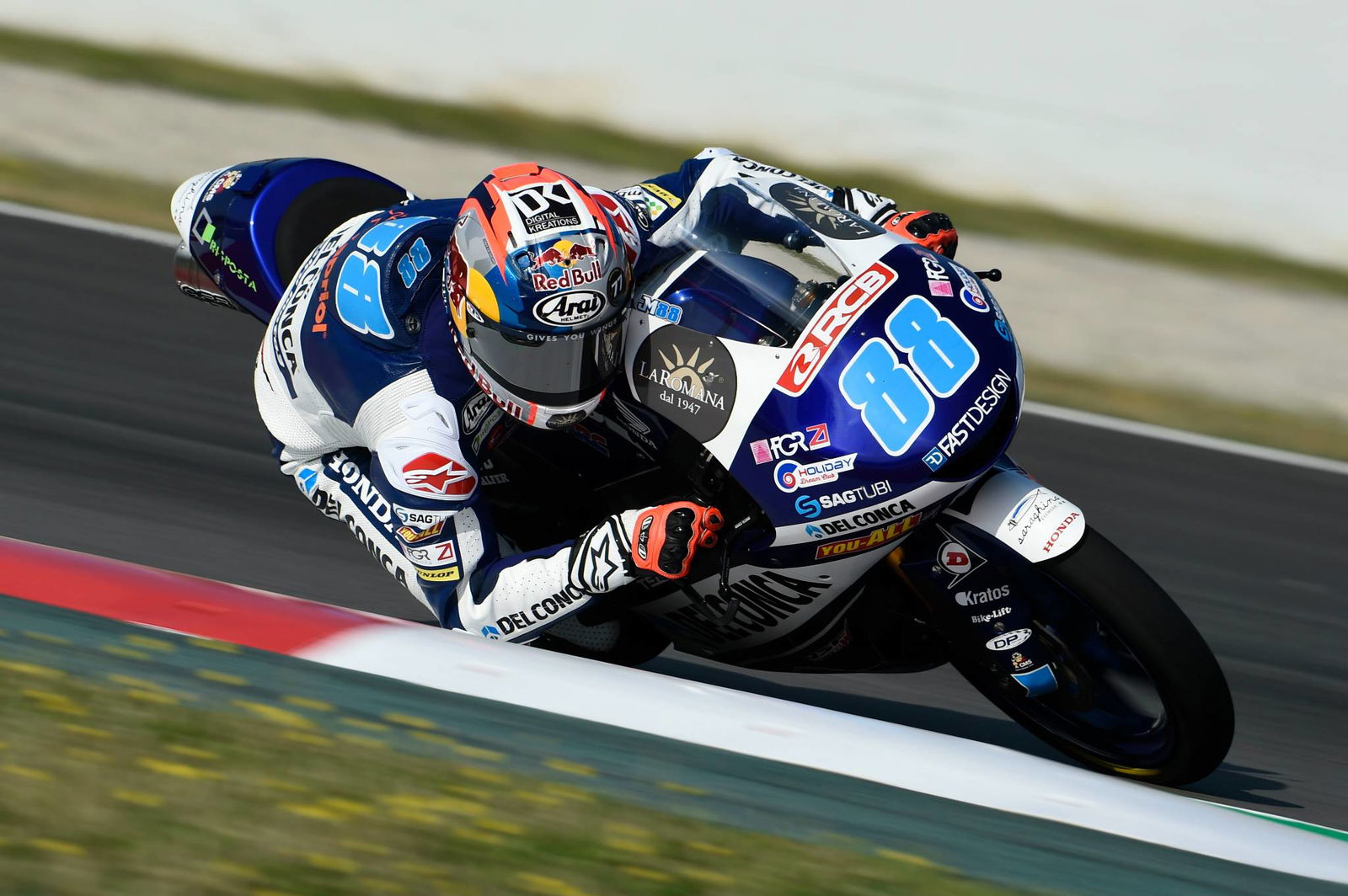 Moto3: Bastianini memenangkan perlombaan penuh kecelakaan