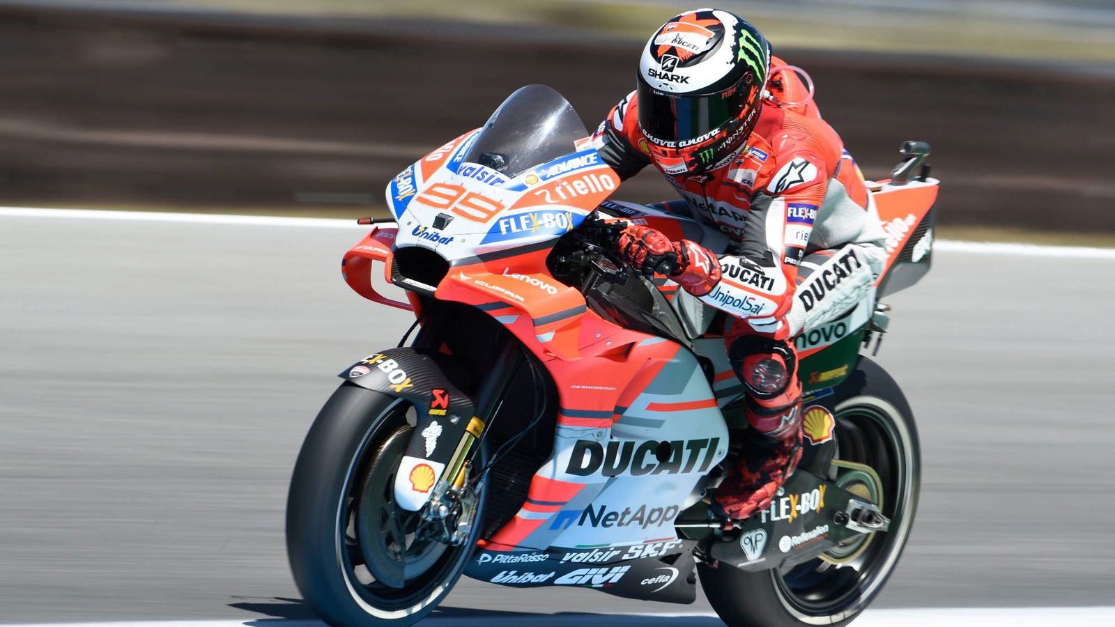 Lorenzo mencari solusi untuk masalah sektor terakhir