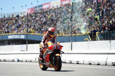 Marquez in formidable form in warm-up