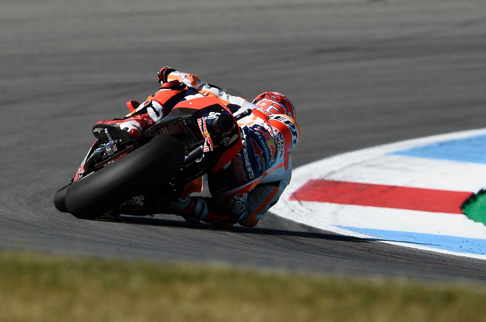 Lorenzo misses 'train','two corners costing us'