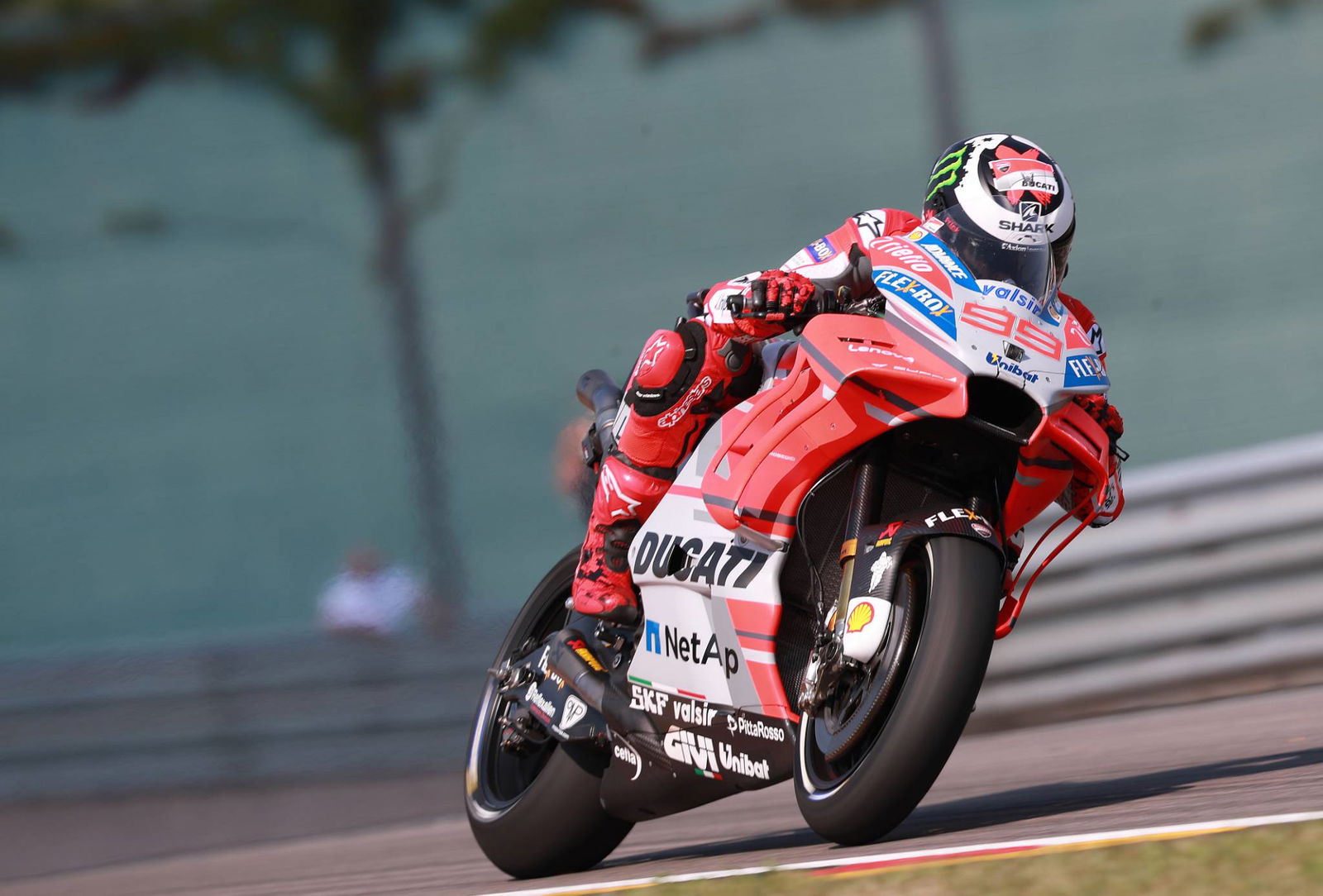 Ducati ke depan di FP2
