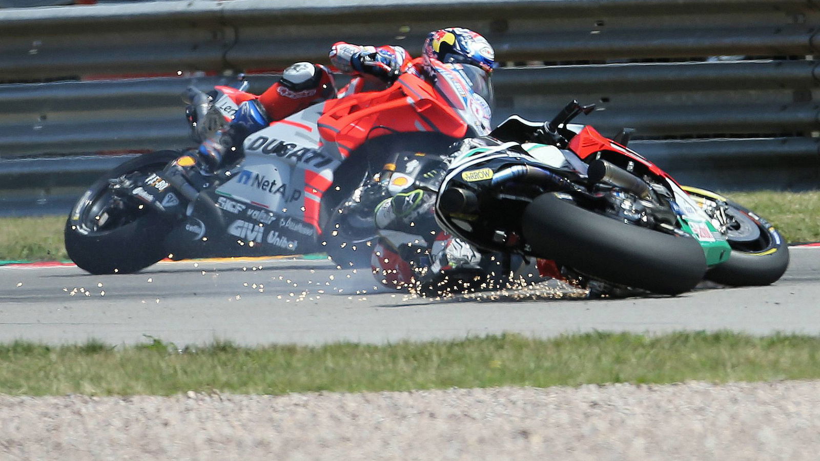 Crutchlow terlalu panas, RCV masih membutuhkan terapi 'kelompok'