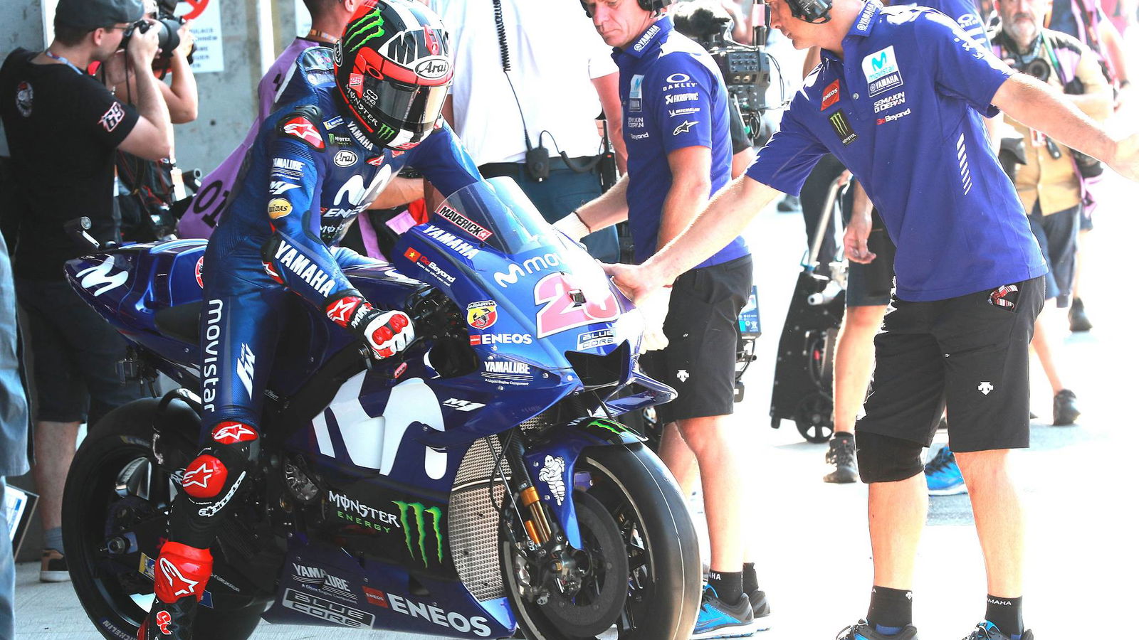 Vinales: A bike hit my wheel and I just flew