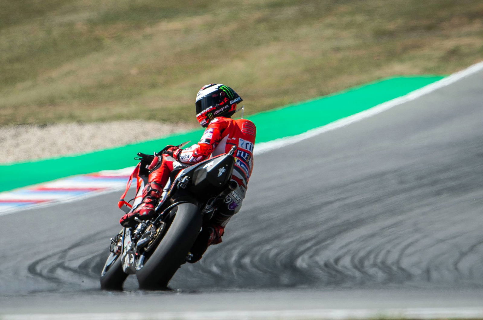 Vinales: A bike hit my wheel and I just flew