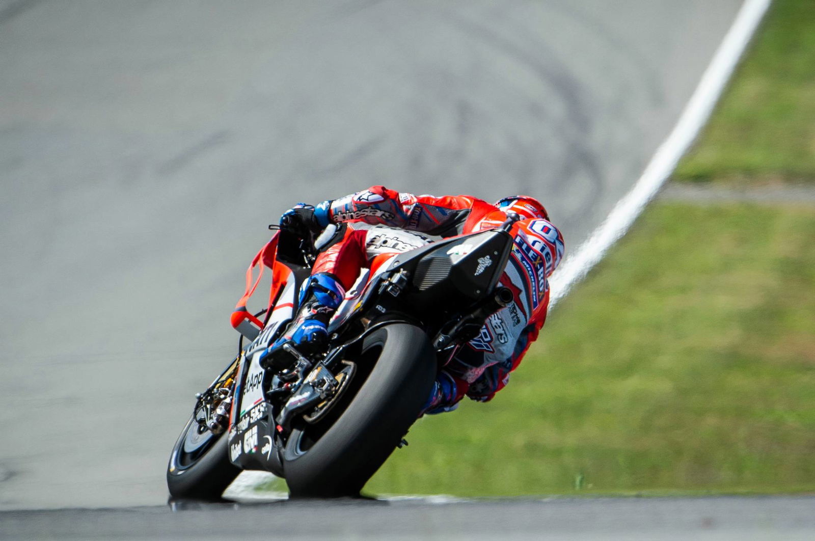 Marquez beats Redding to top soaking wet FP2