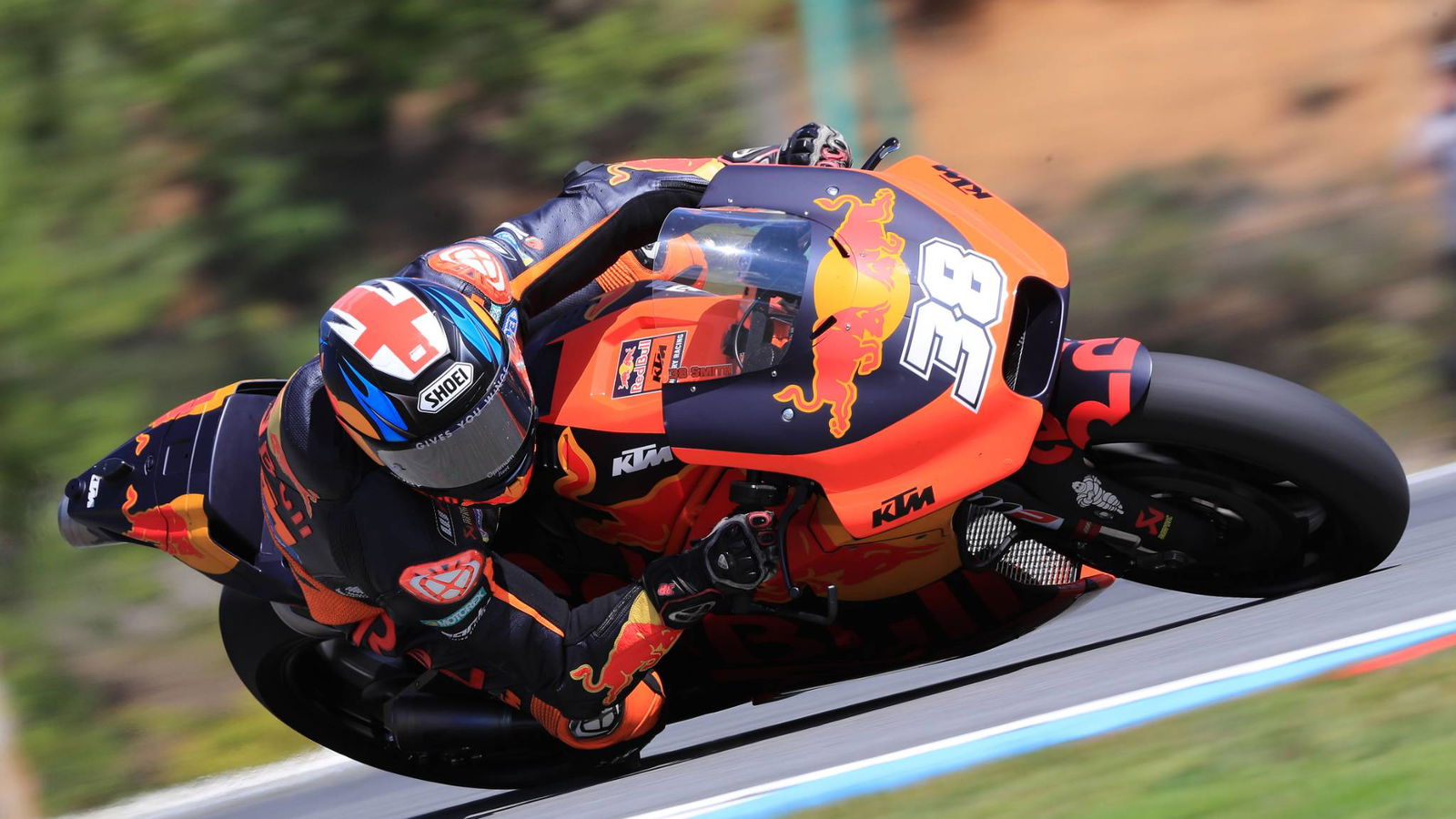 Smith mengambil resiko ban? Tarian hujan Espargaro
