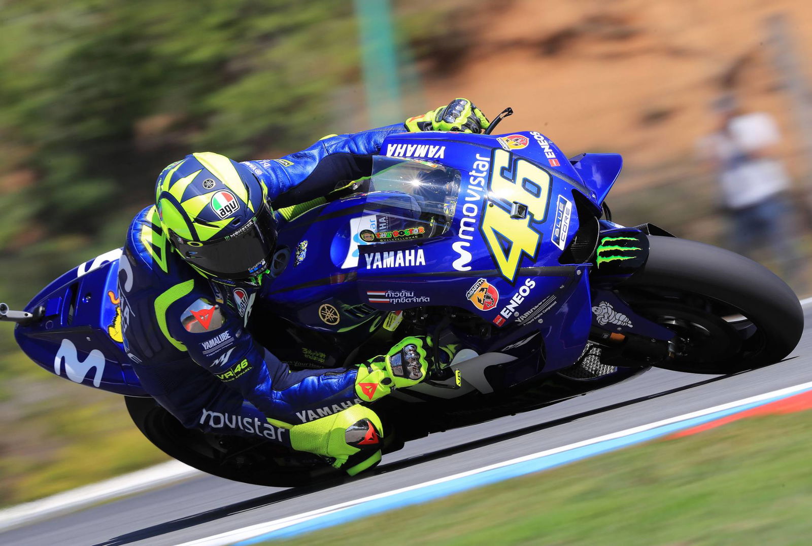 Smith mengambil resiko ban? Tarian hujan Espargaro