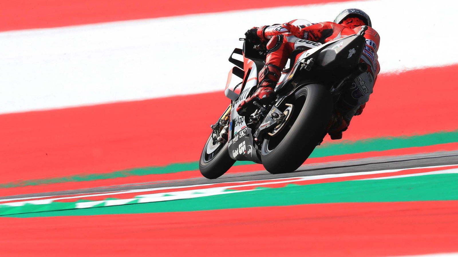 Lorenzo mengalahkan Marquez dalam duel Austria
