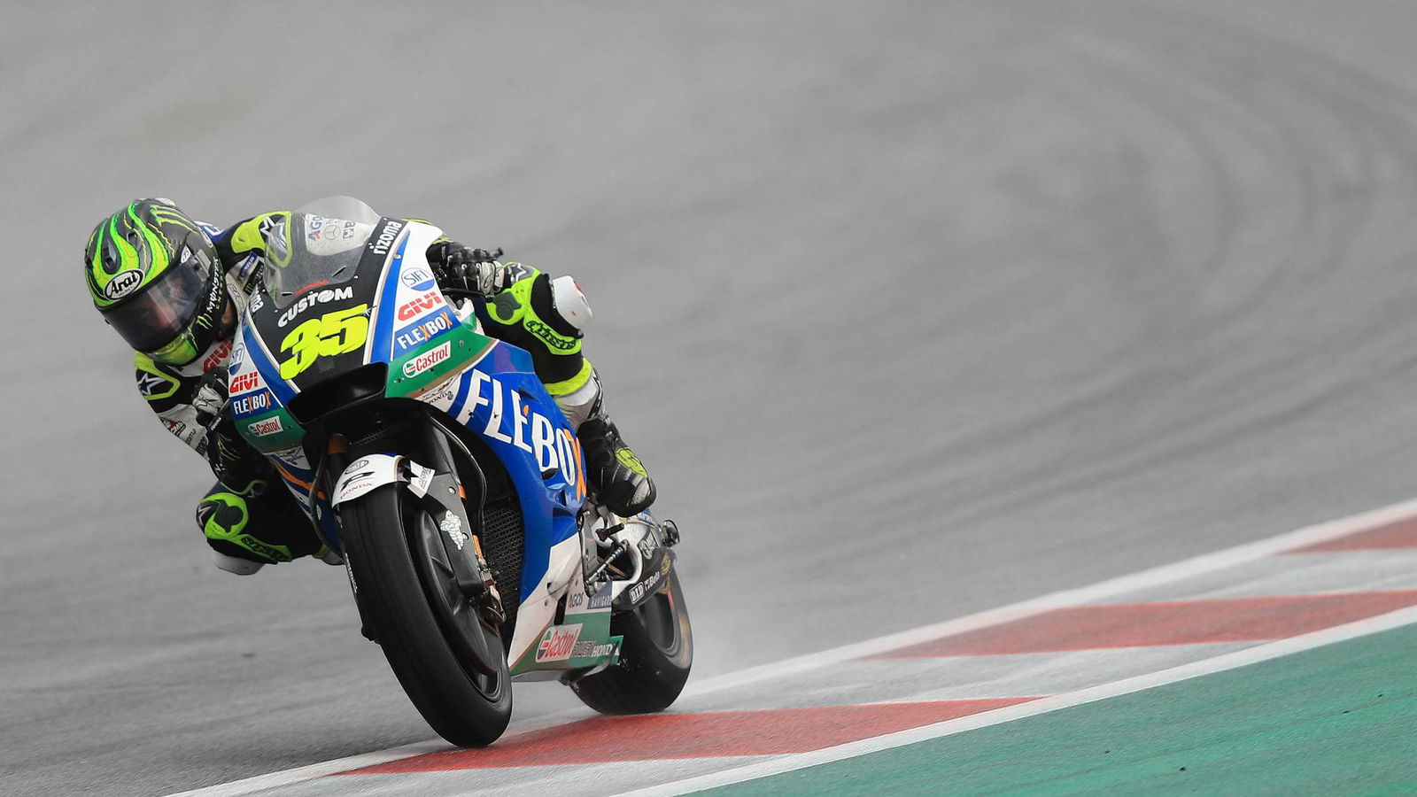 Crutchlow 'lebih baik dari yang saya kira' dalam kondisi basah yang berbahaya