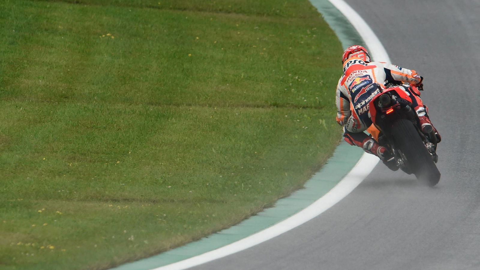 Marquez beats Redding to top soaking wet FP2
