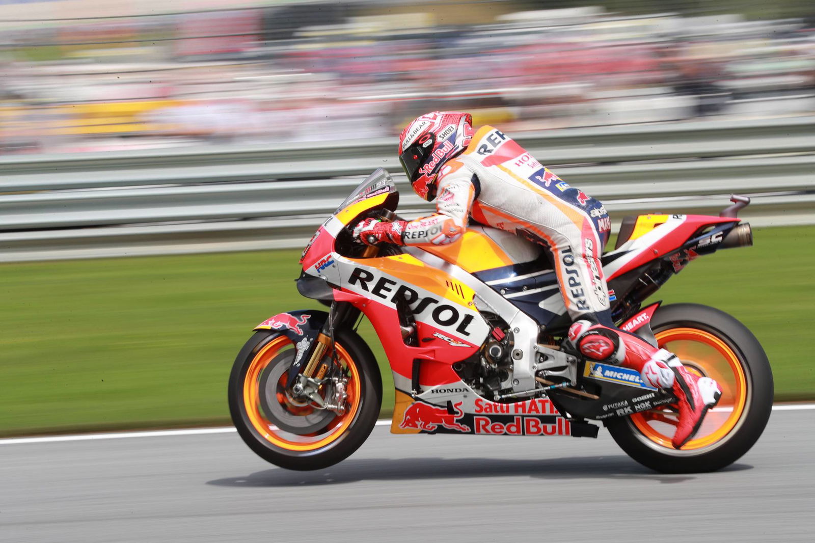 Lorenzo mengalahkan Marquez dalam duel Austria
