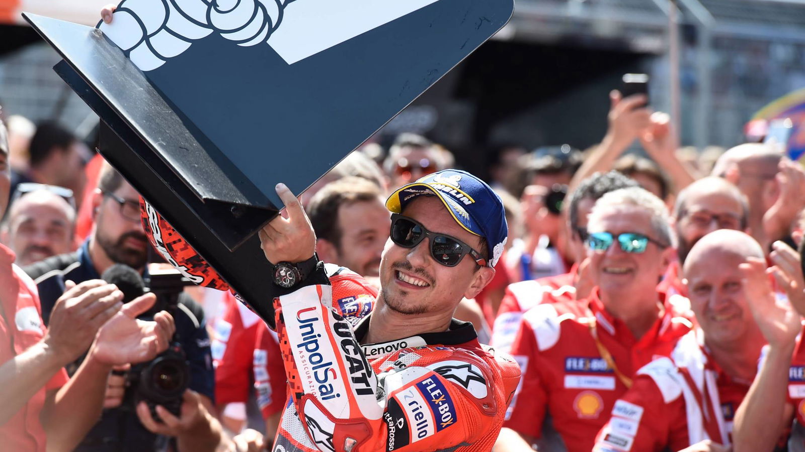 Lorenzo menikmati duel Marquez, 'Salah satu yang terbaik'