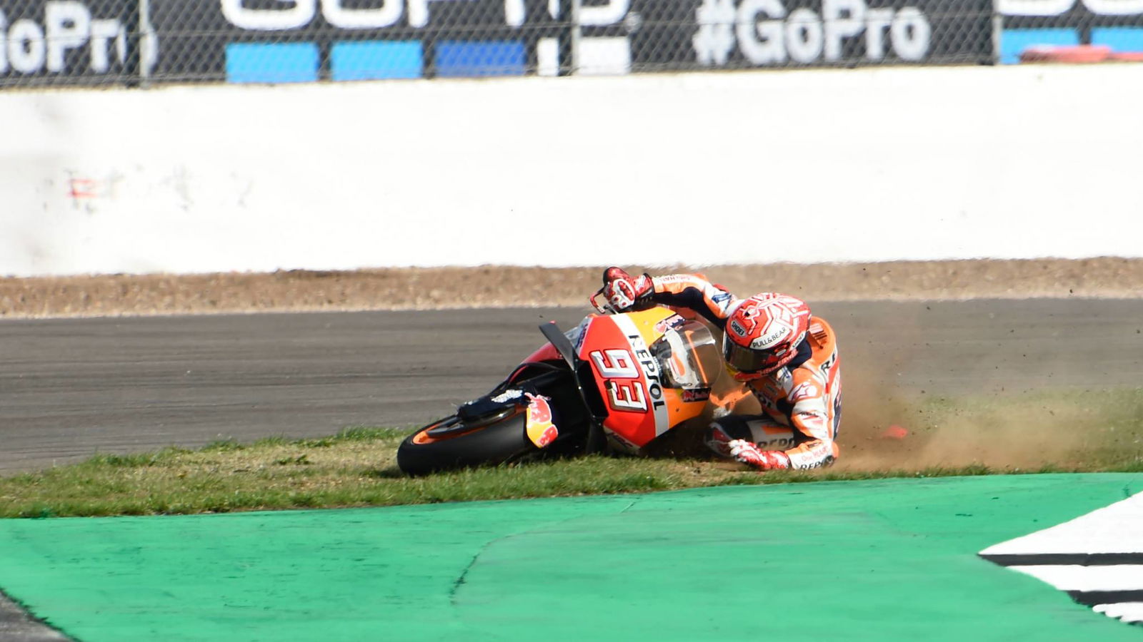 Marquez pulih dari 'Jumat terburuk' untuk menjaga kecepatan di depan