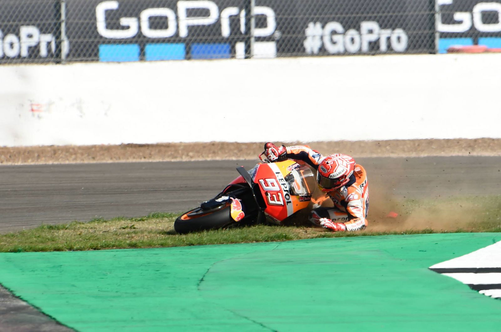 Dovizioso mengalahkan Crutchlow di Silverstone