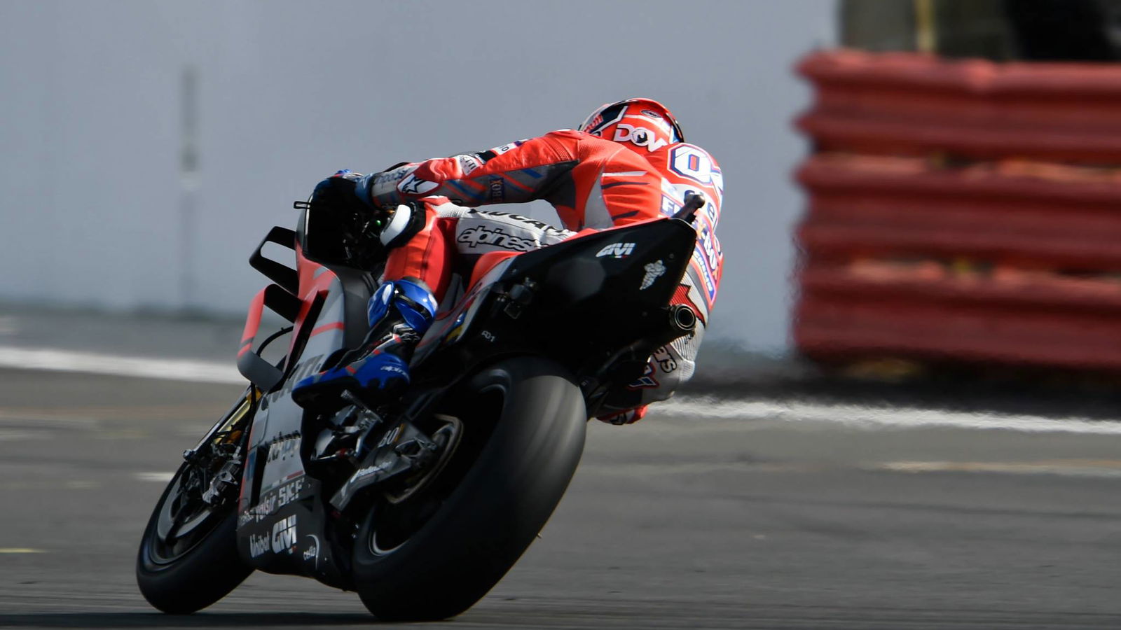 Dovizioso mengalahkan Crutchlow di Silverstone
