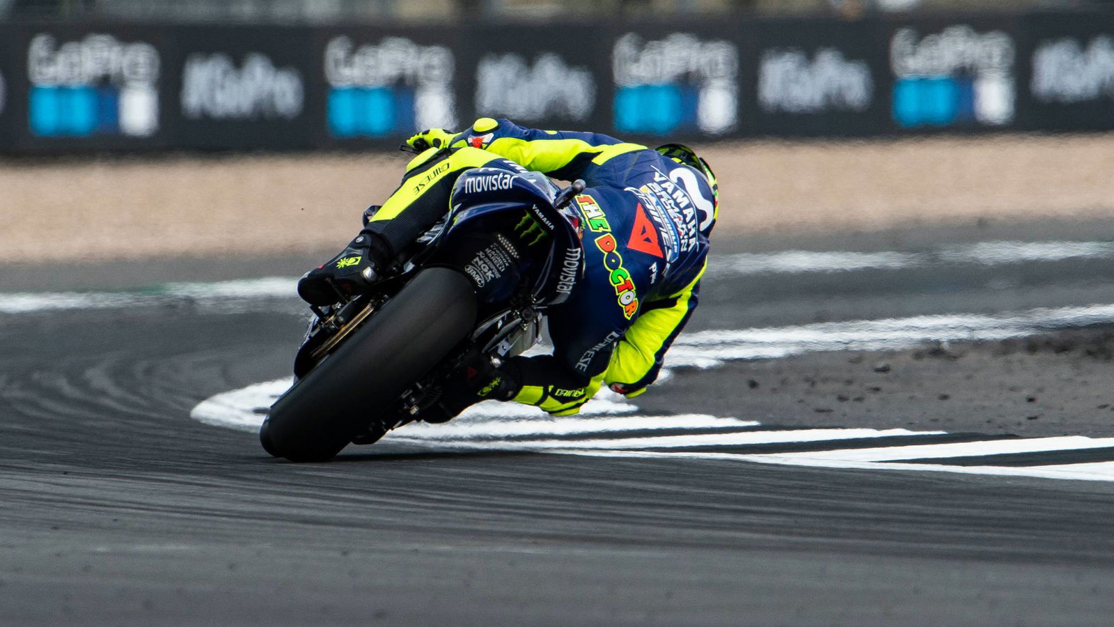 Rossi didorong oleh langkah elektronik, 'jalannya panjang'