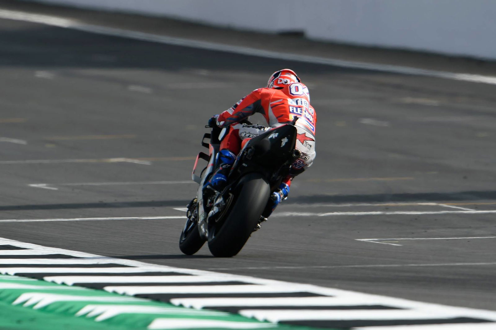 Silverstone responds to track surface concerns