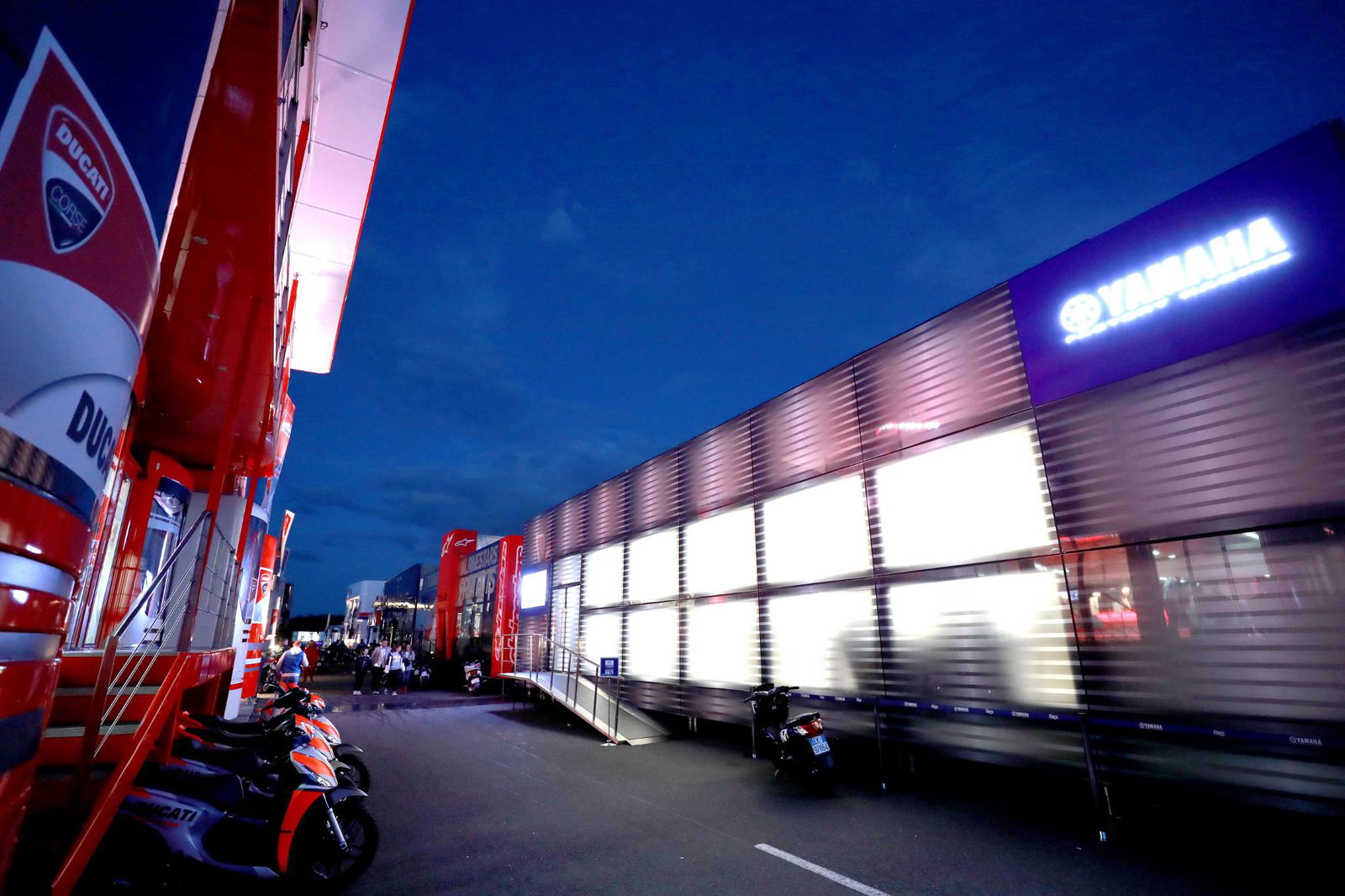 MotoGP 2020: Cornering comparison