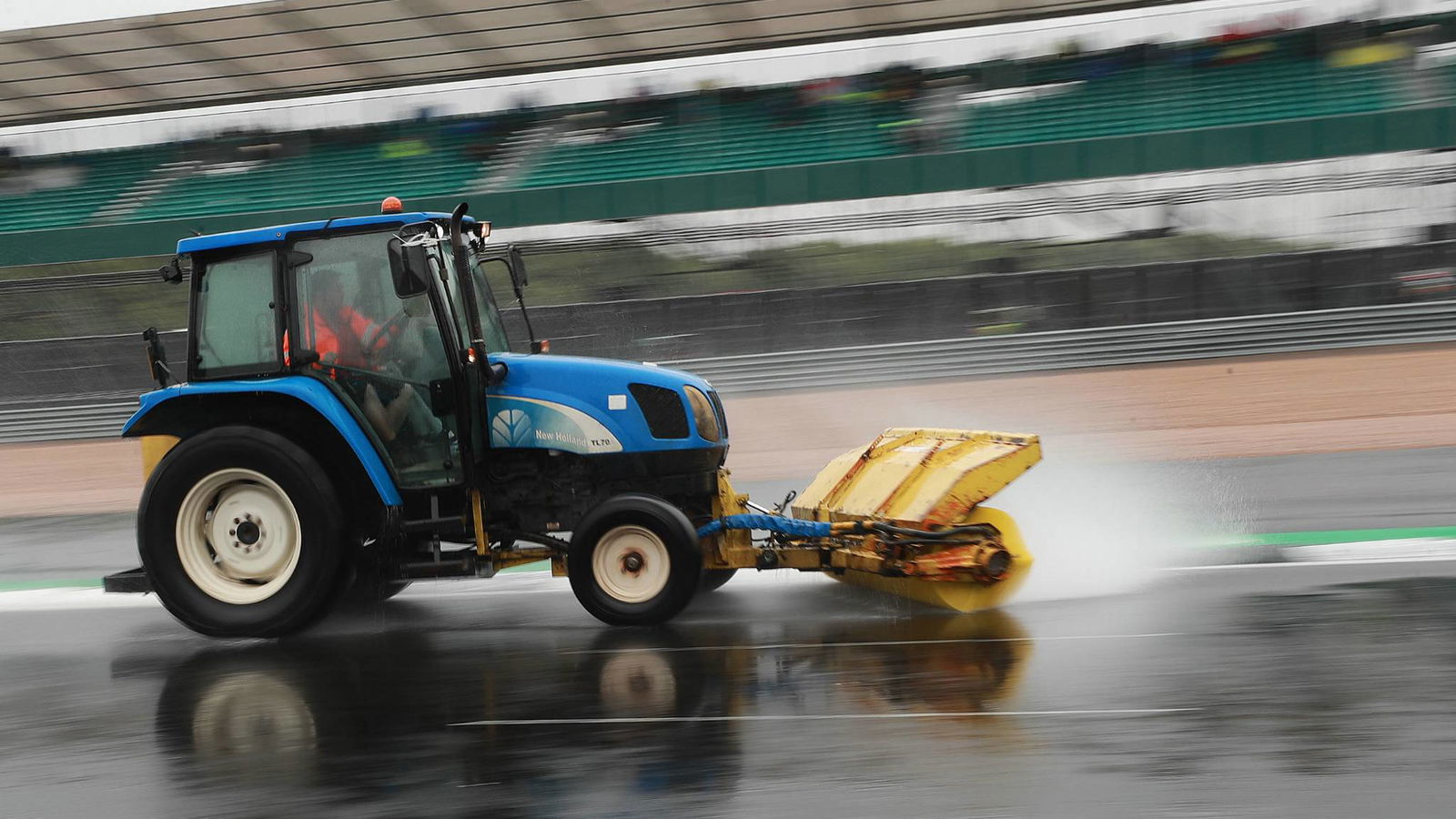 Silverstone mengkonfirmasi full resurfacing, memperpanjang kesepakatan MotoGP Inggris