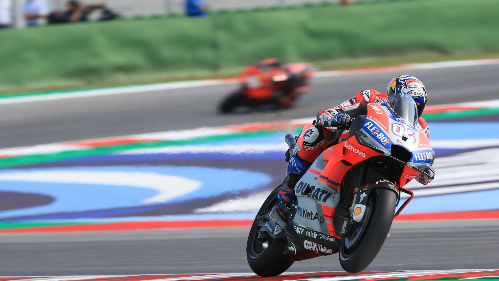 Dovizioso unggul dua kali lipat dari Lorenzo untuk Ducati 1-2