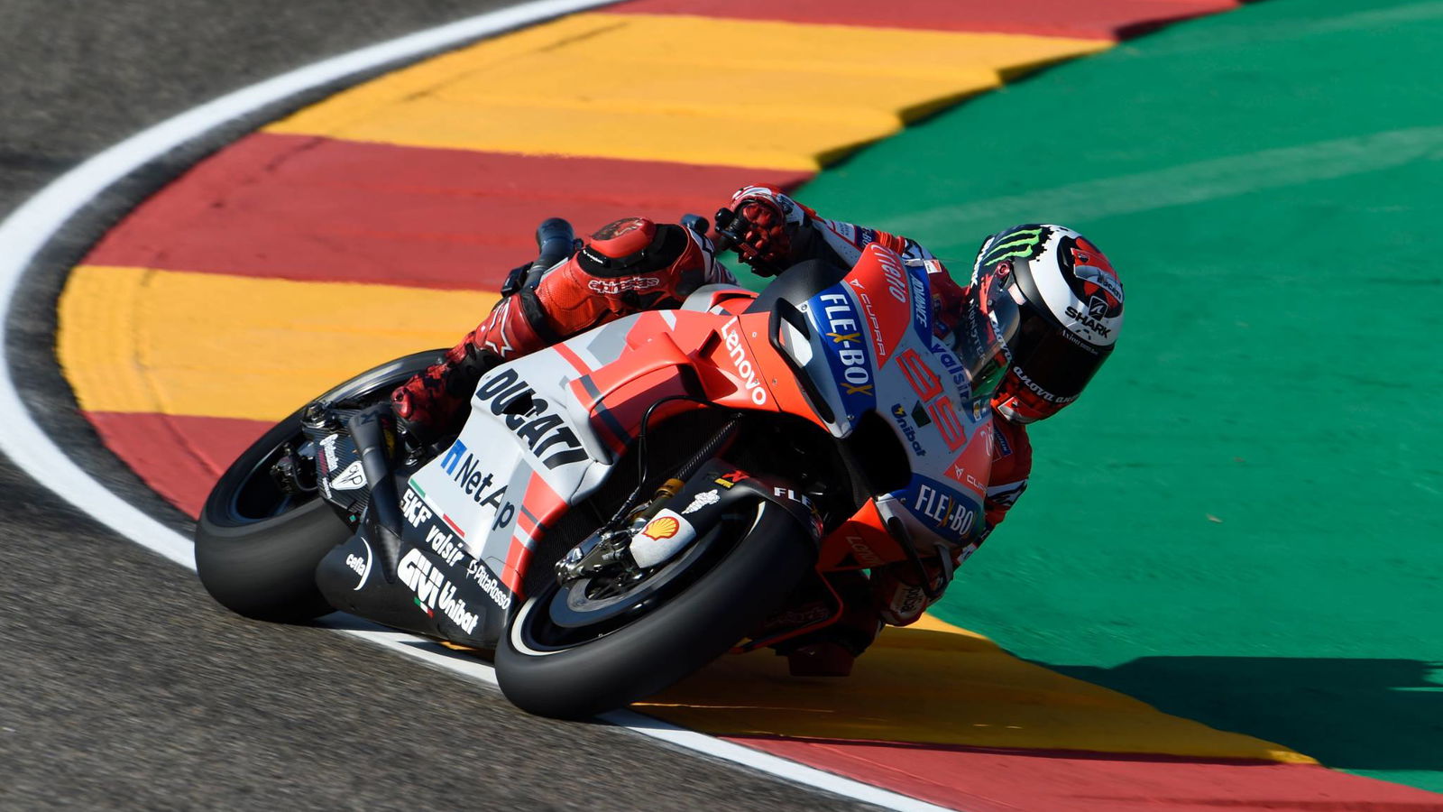Lorenzo memuji peningkatan 'besar' di FP2