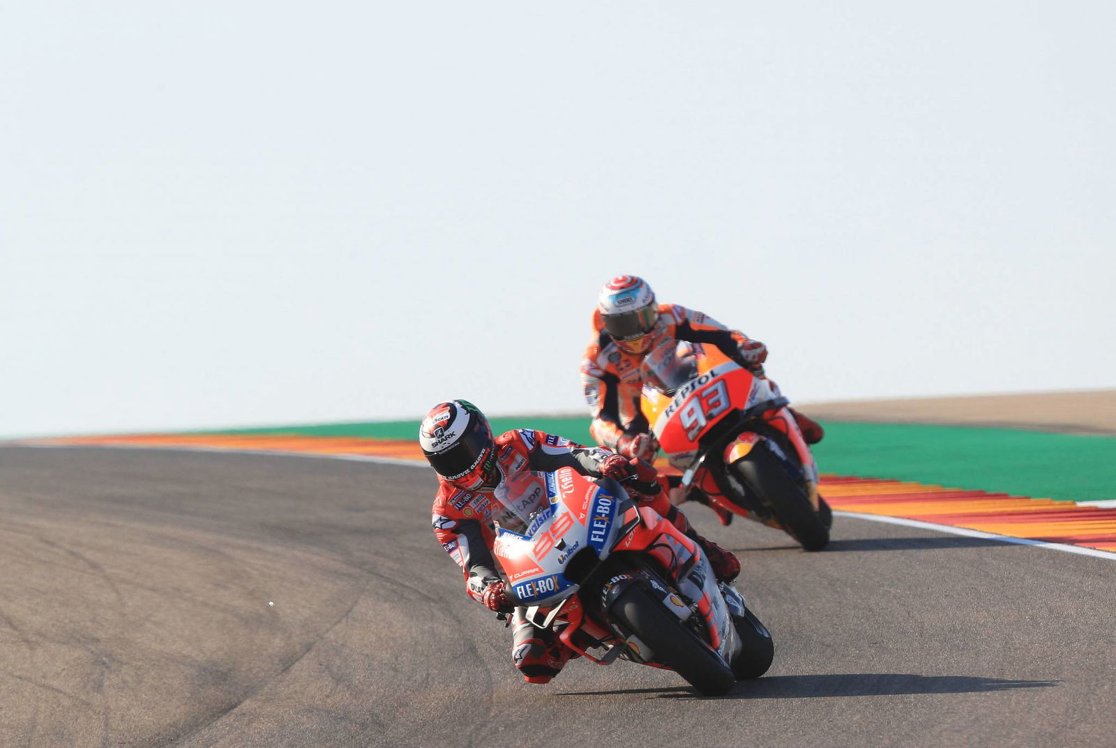 Lorenzo mempertahankan pole run di Aragon, Rossi ke-18