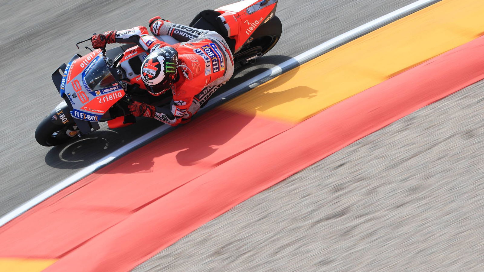 Lorenzo mempertahankan pole run di Aragon, Rossi ke-18