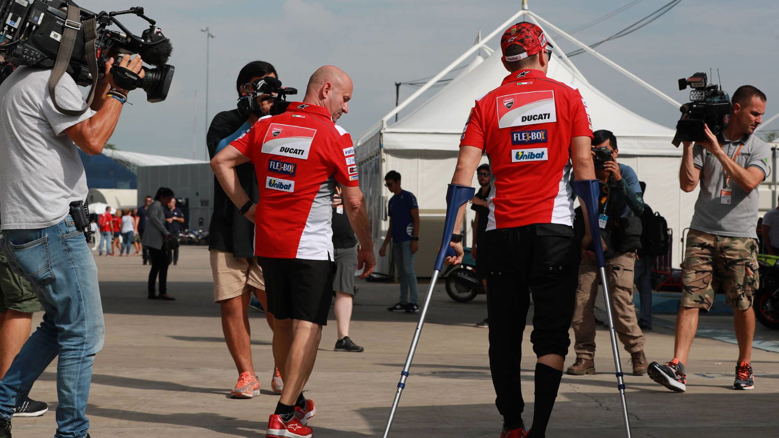 Lorenzo mundur dari MotoGP Thailand
