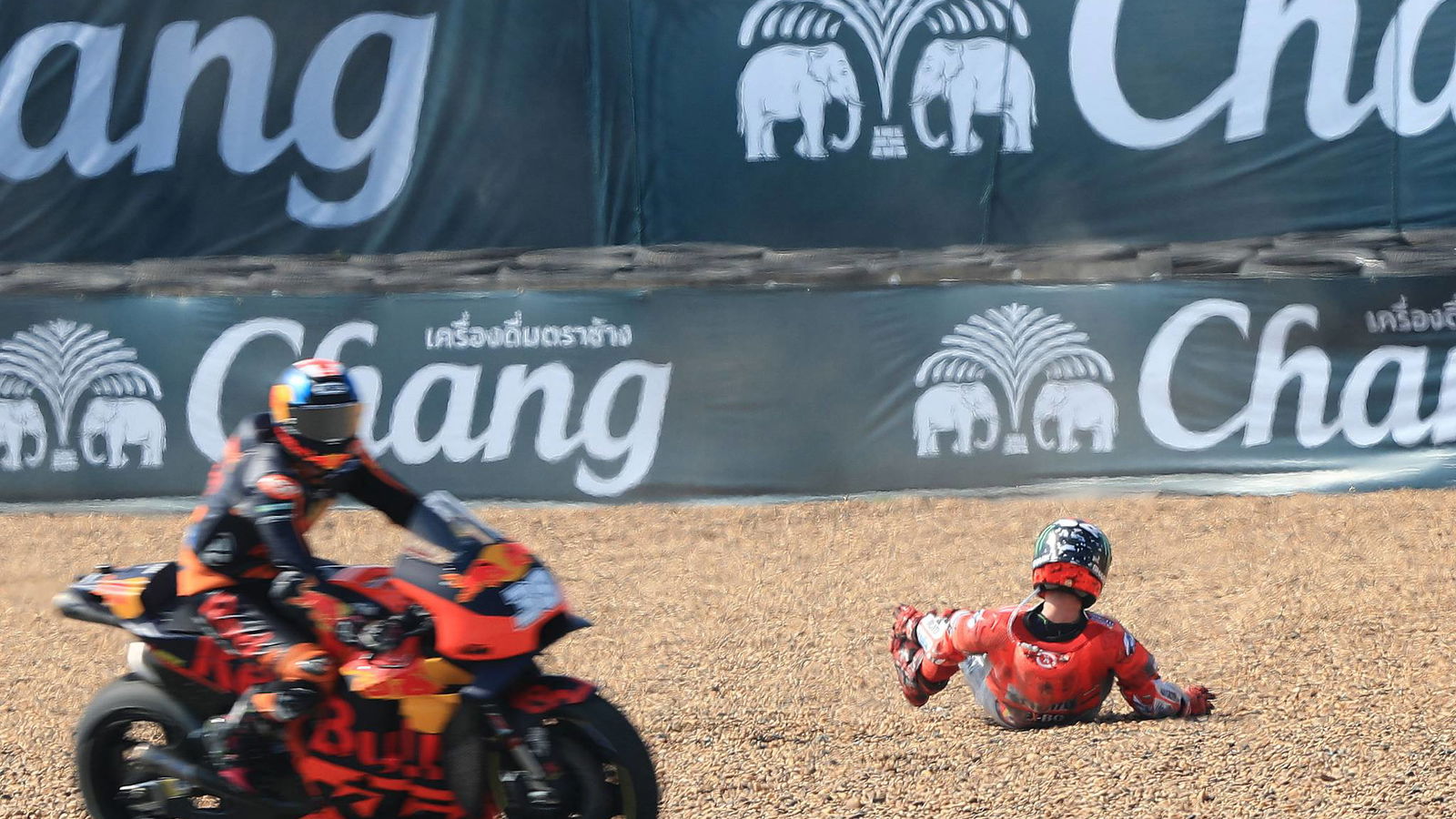 'It didn't look pretty' - Smith witnesses Lorenzo highside