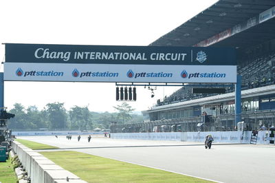 Moto3 Thailand: Bezzecchi banks pole, injured Martin struggles