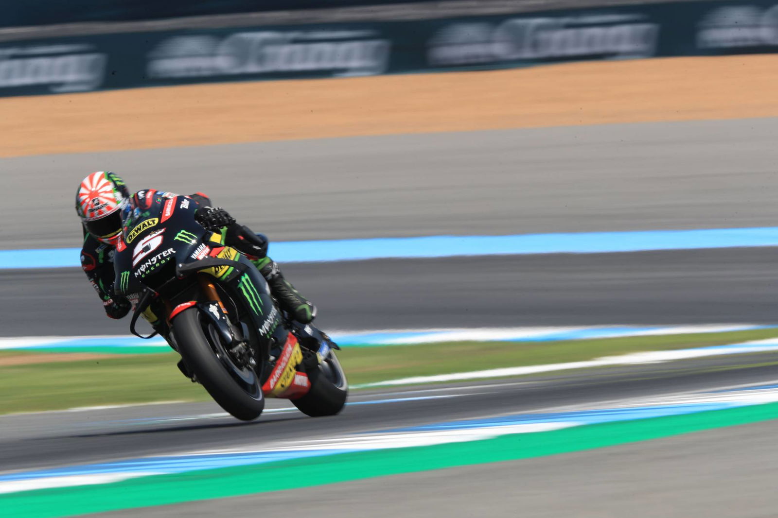 Front row a 'surprise' for Rossi, Yamaha
