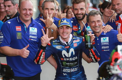 Rossi bertarung di depan dalam 'balap sepeda' Thailand