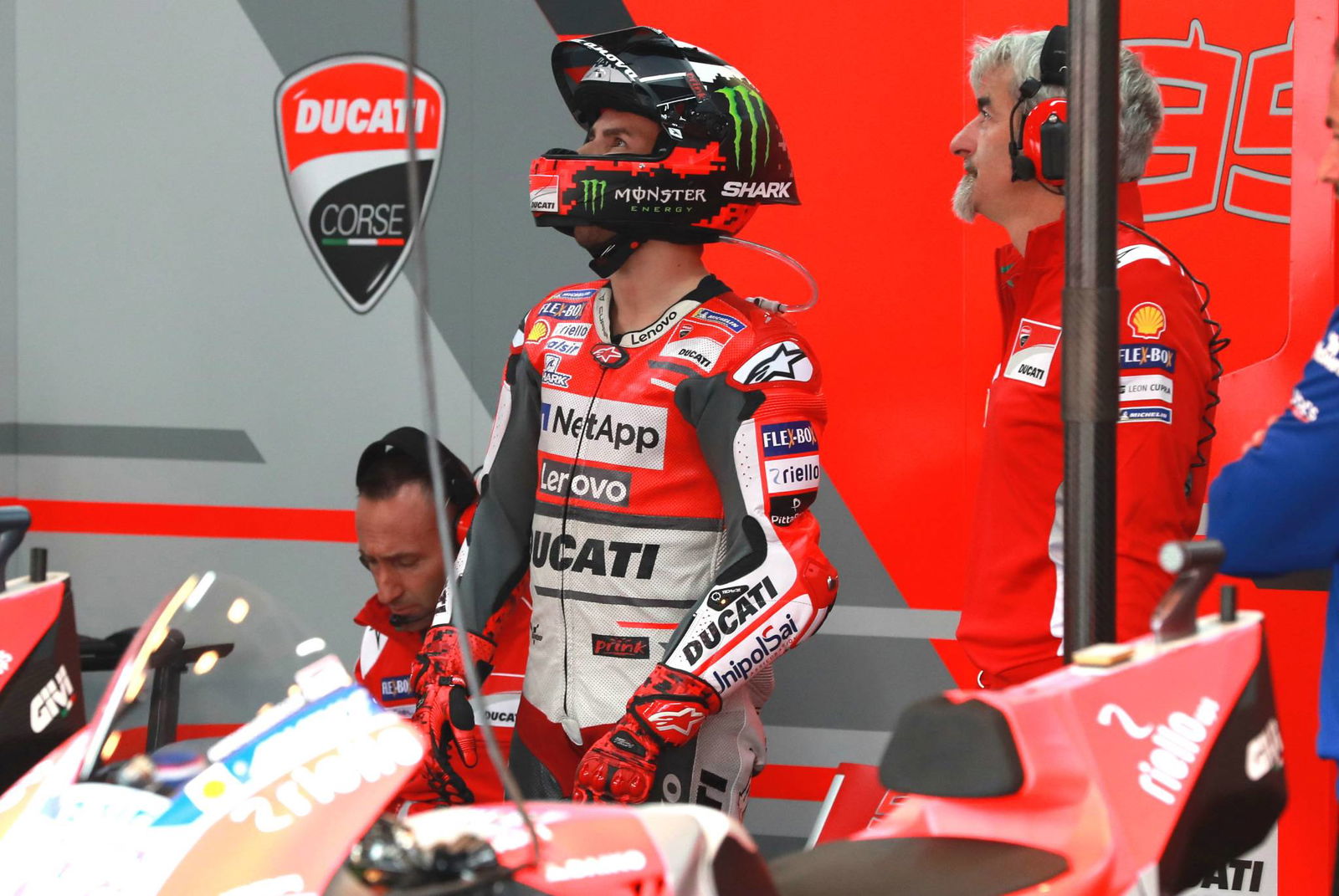 Petrucci mencoba 'yang tidak mungkin' dari baris kelima
