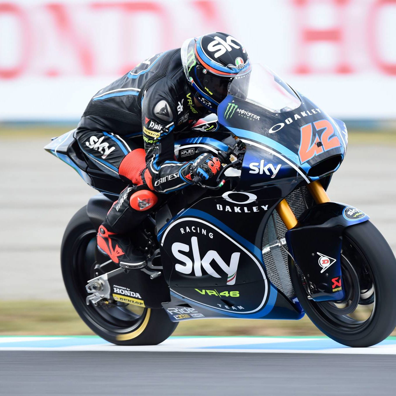 Moto2: Oliveira turns from Kent's competitor to ally