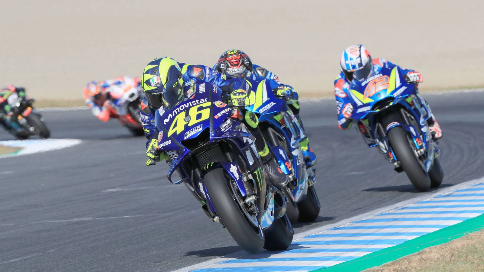 Rossi menyelamatkan posisi keempat setelah 'langkah' hari Minggu